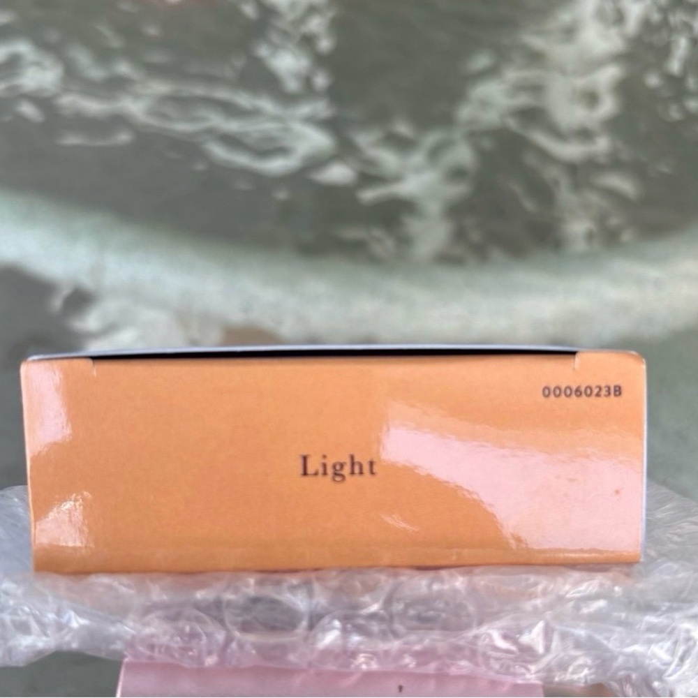 Laura Geller Baked Balance-N-Brighten Color Correcting Foundation Light 0.32 oz - Picture 5 of 8